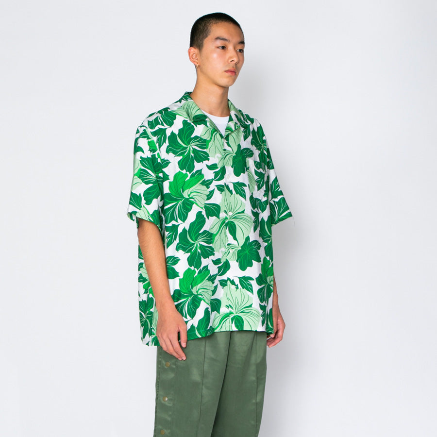 APPLEBUM Tropical Aloha グリーン モデル着用 右斜めスタイル