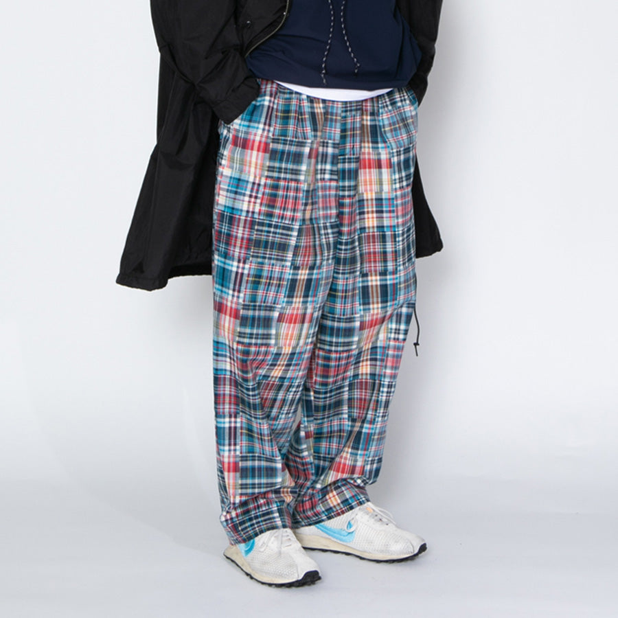 APPLEBUM ワイドパンツ モデル着用 右斜め