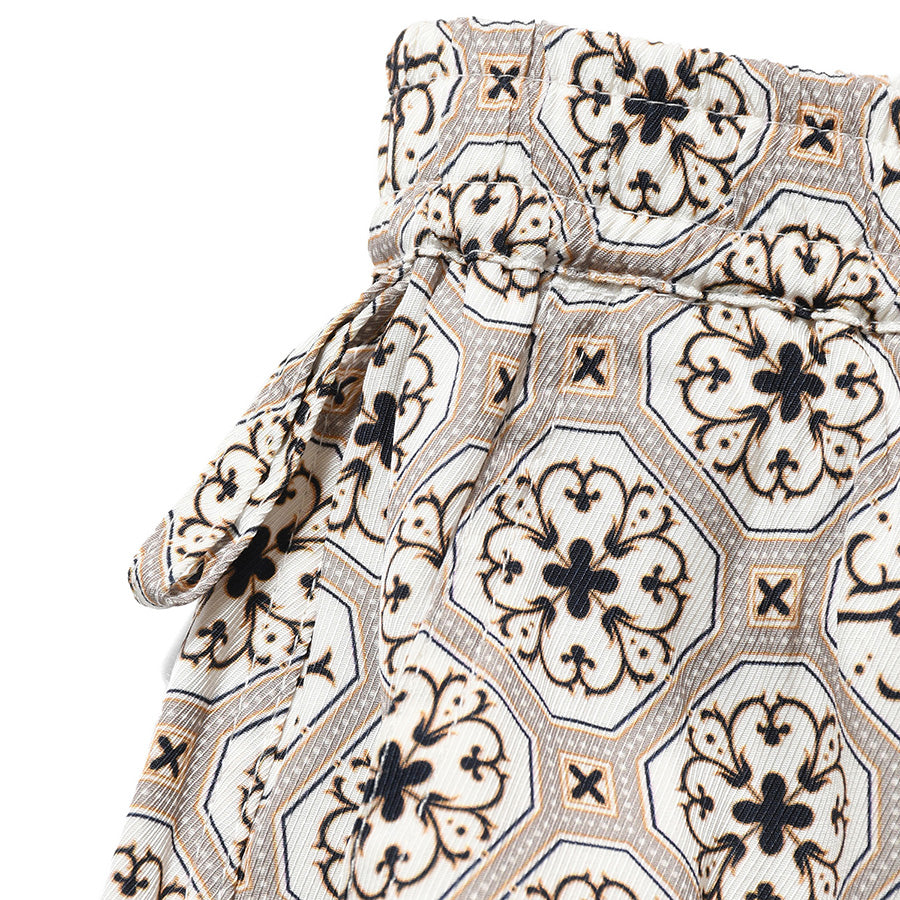 LFYT ARABESQUE PATTERN EASY SHORTS ホワイト ループ別角度