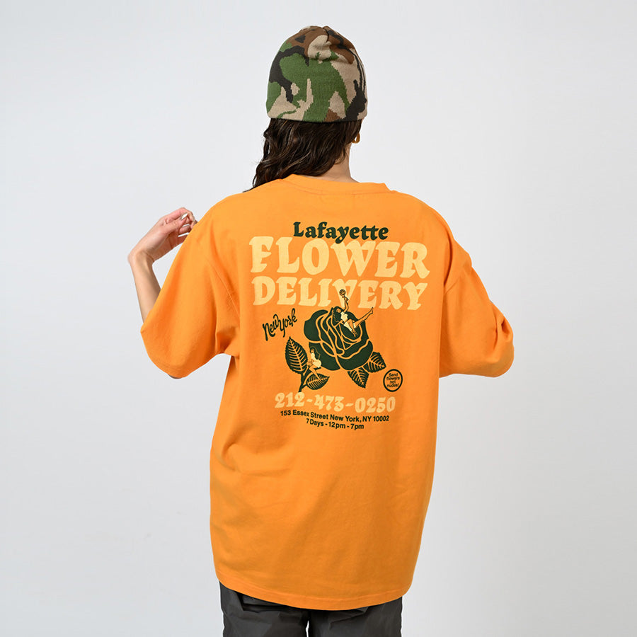 LFYT FLOWER DELIVERY TEE イエロー モデル着用背面
