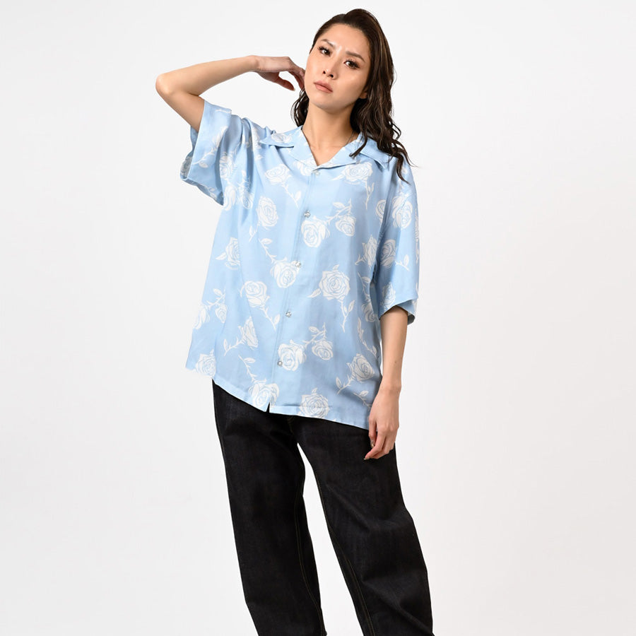 LFYT ROSE OPEN COLLAR SHIRT ライトブルー モデル着用正面