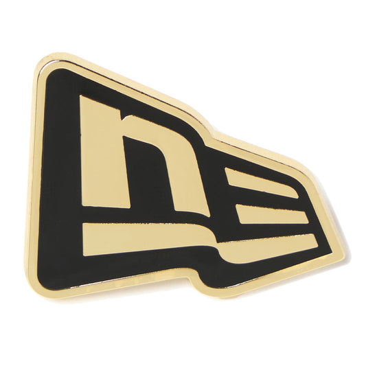 NEW ERA ピンズ Flagロゴ ゴールド ブラック 正面