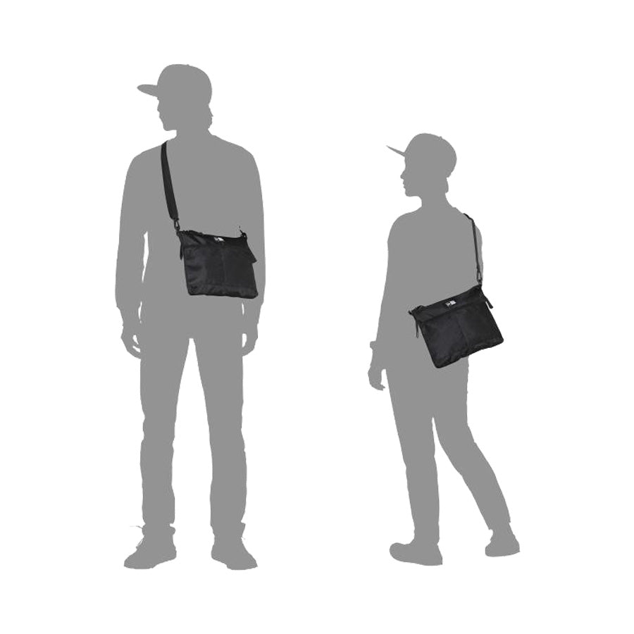 NEW ERA サコッシュ 着用イメージ