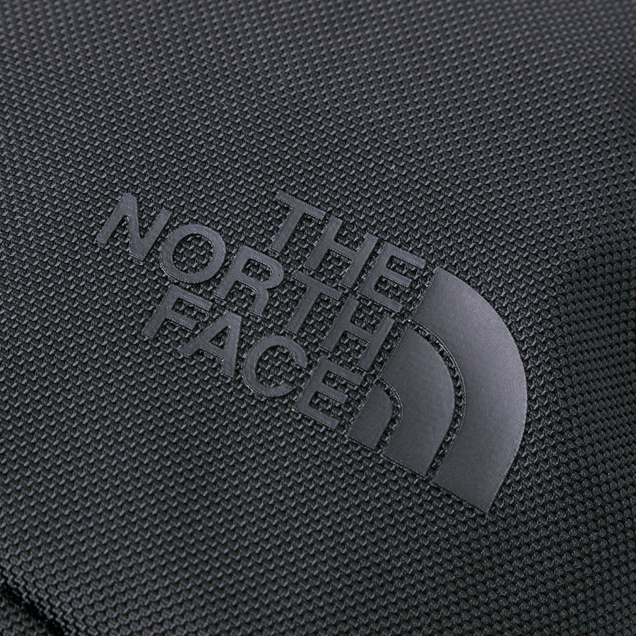 THE NORTH FACE ブランドロゴアップ