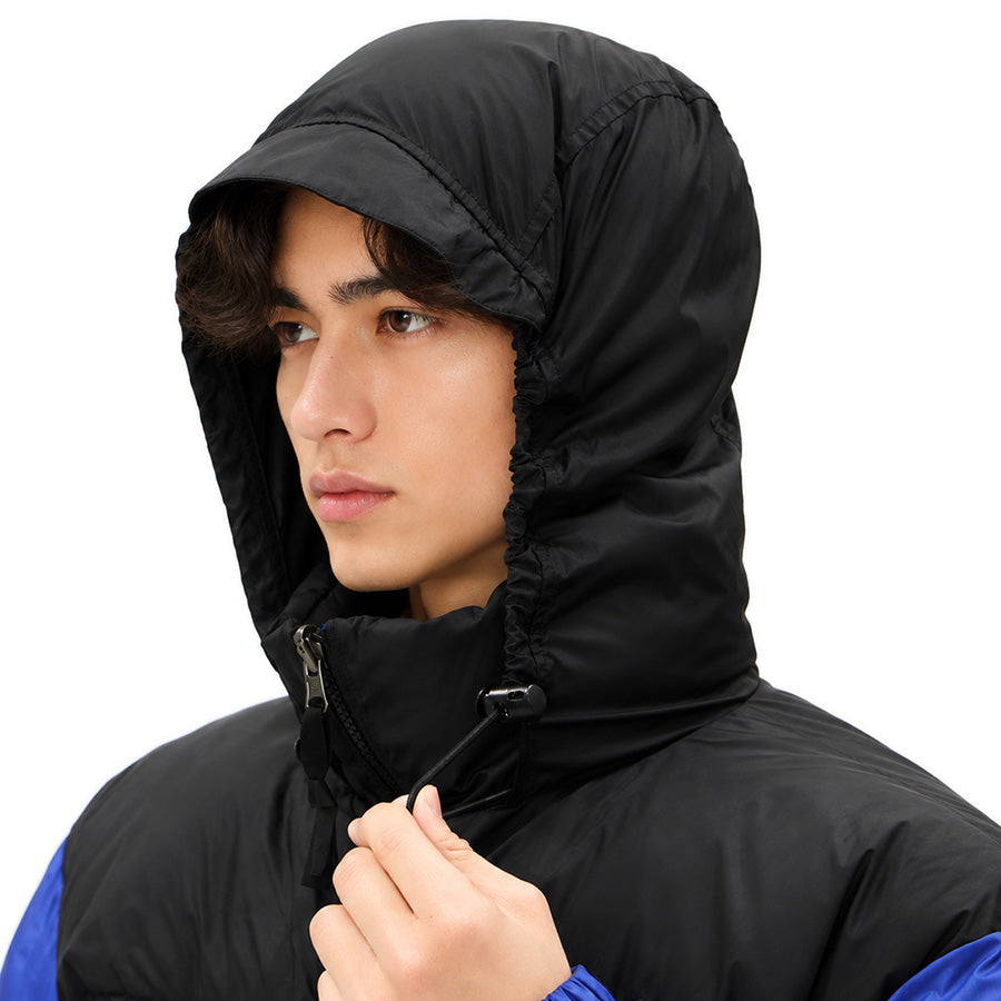 THE NORTH FACE ヌプシジャケット TNFブルー×ブラック モデル着用 フードを被った状態 ND92555