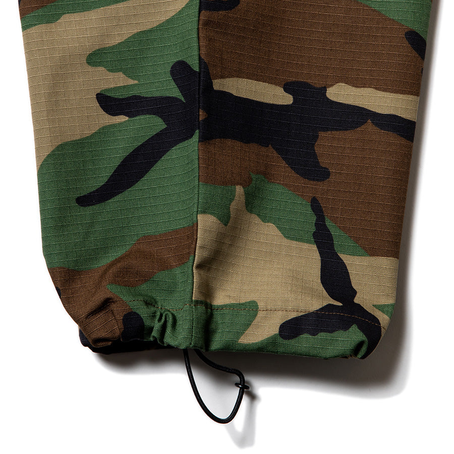 430 CAMO ESLOT CARGO PANTS ドローコード調整シルエット