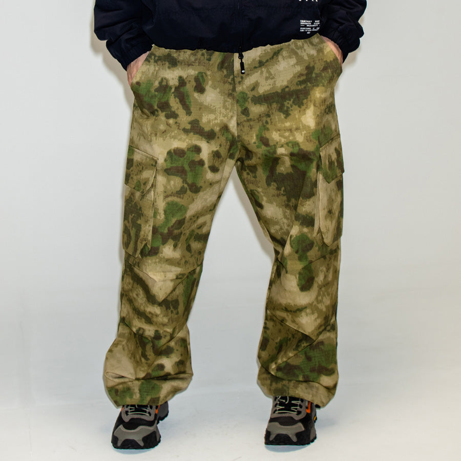 430（フォーサーティ / FOURTHIRTY）CAMO ESLOT CARGO PANTS カーゴ