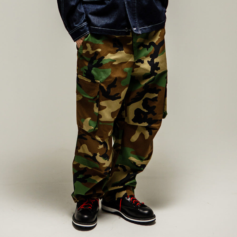 430（フォーサーティ / FOURTHIRTY）CAMO ESLOT CARGO PANTS カーゴ