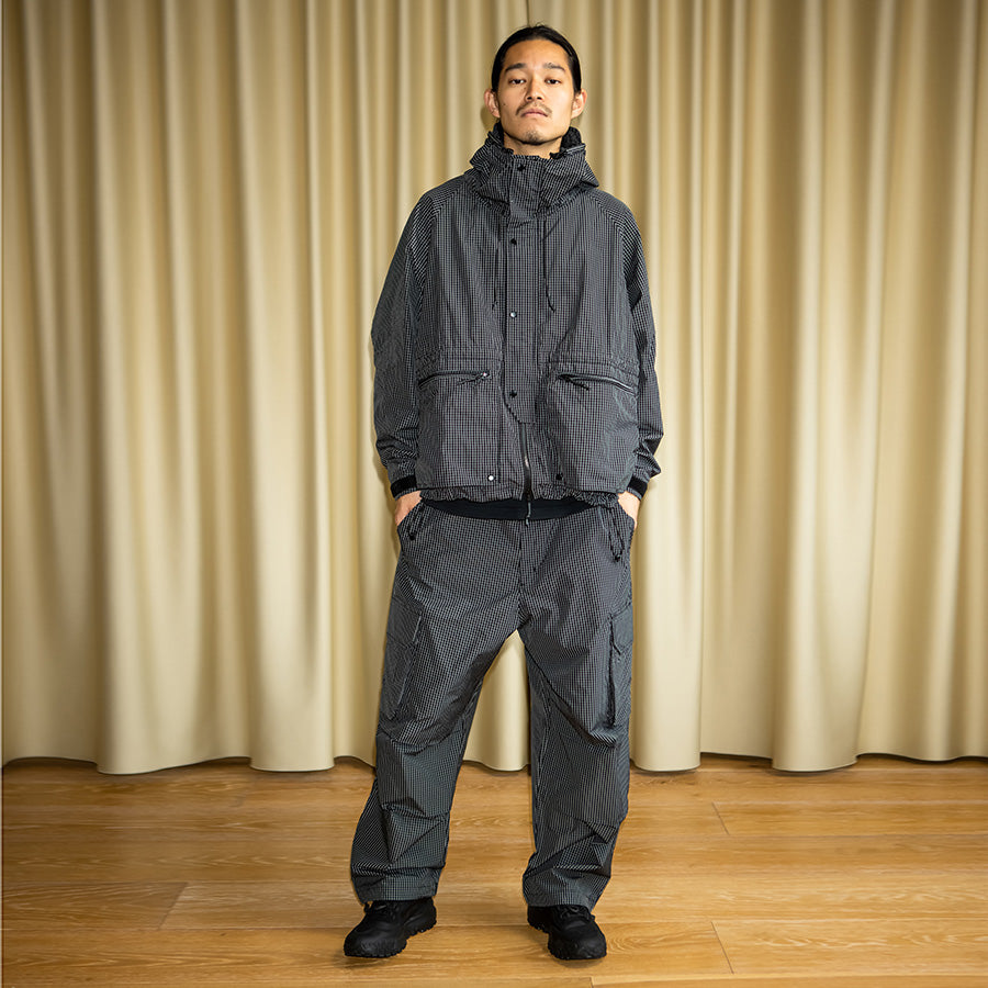 430 カーゴパンツ ブラック モデル着用 全身