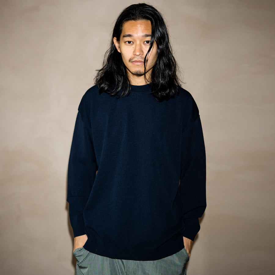 430 ニットカットソー ブルー 着用