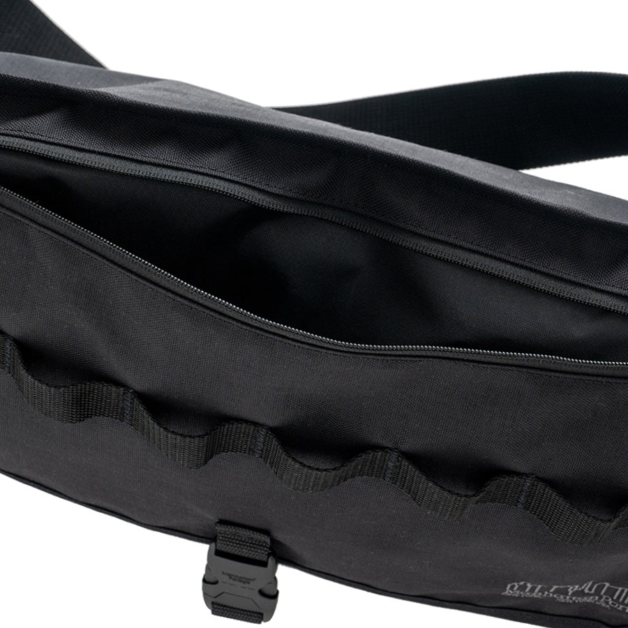 430（フォーサーティ / FOURTHIRTY）MF MESSENGER BAG L フラップポケット詳細