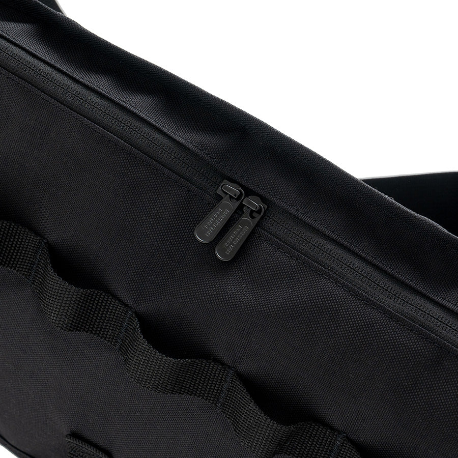 430（フォーサーティ / FOURTHIRTY）MF MESSENGER BAG L ファスナーディテール