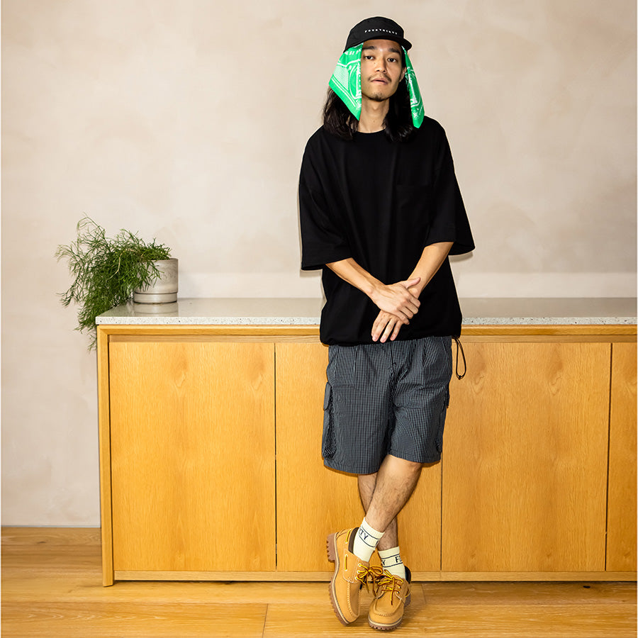 430 Tシャツ ブラック モデル着用 全身