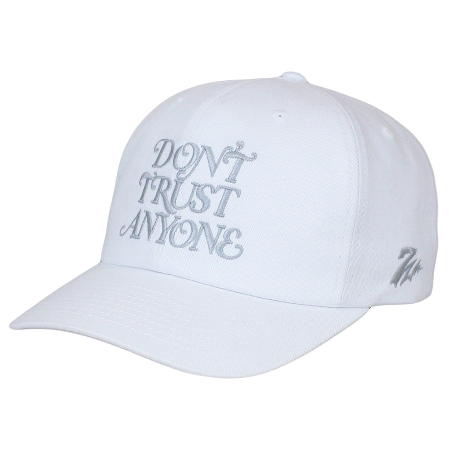 7UNION DON'T TRUST ANYONE ホワイト 左斜め