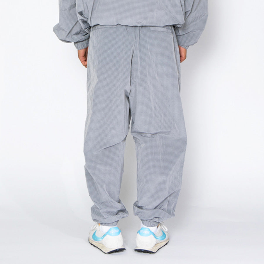 APPLEBUM（アップルバム）トラックパンツ グレー 後ろ姿