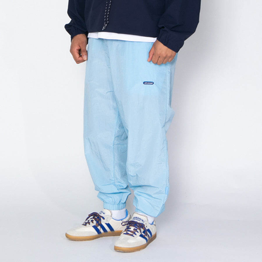 APPLEBUM（アップルバム）トラックパンツ ライトブルー 左斜め