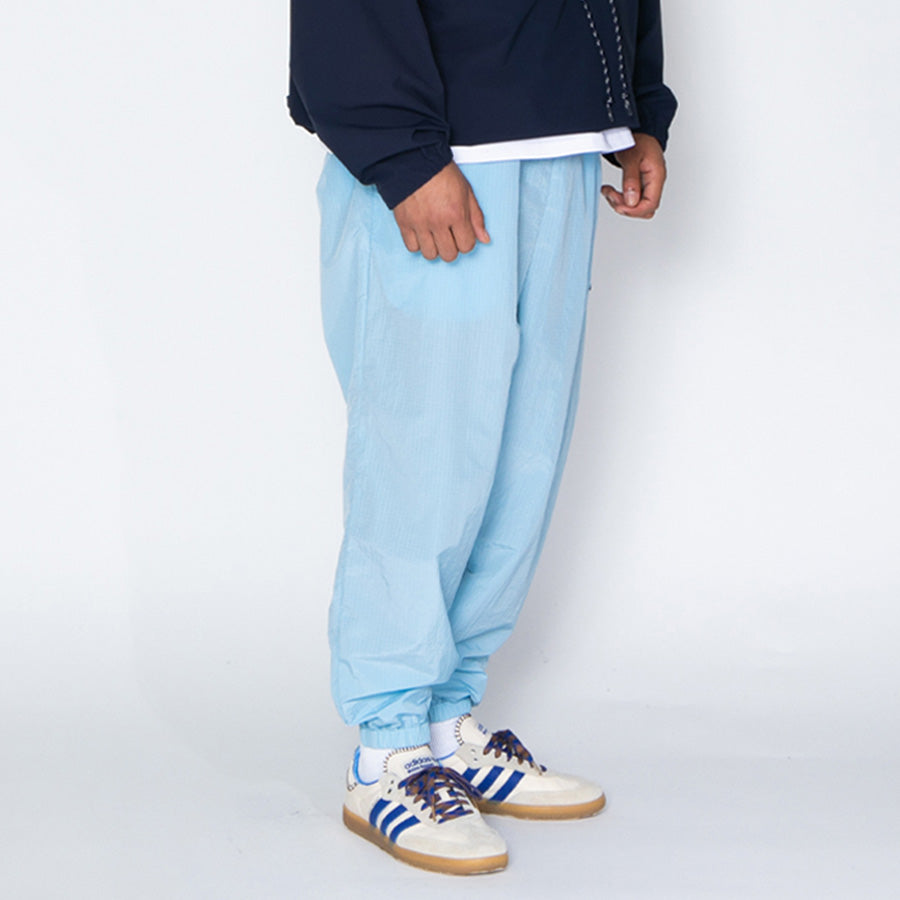 APPLEBUM（アップルバム）トラックパンツ ライトブルー 右斜め