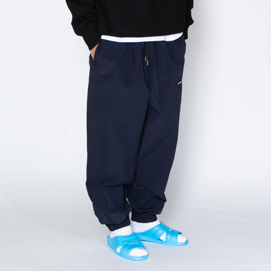 APPLEBUM（アップルバム）トラックパンツ ネイビー 右斜め