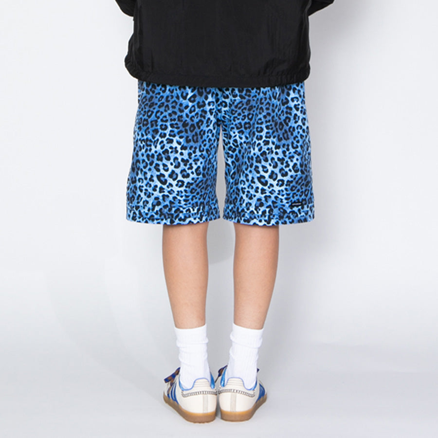 APPLEBUM レオパードショーツ 着用 後ろ