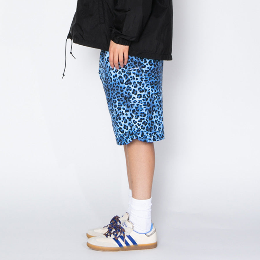APPLEBUM レオパードショーツ 着用 左向き