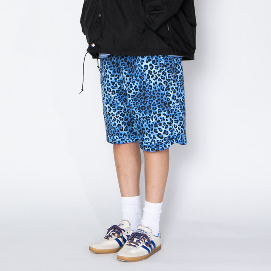 PPLEBUM レオパードショーツ 着用 左斜め