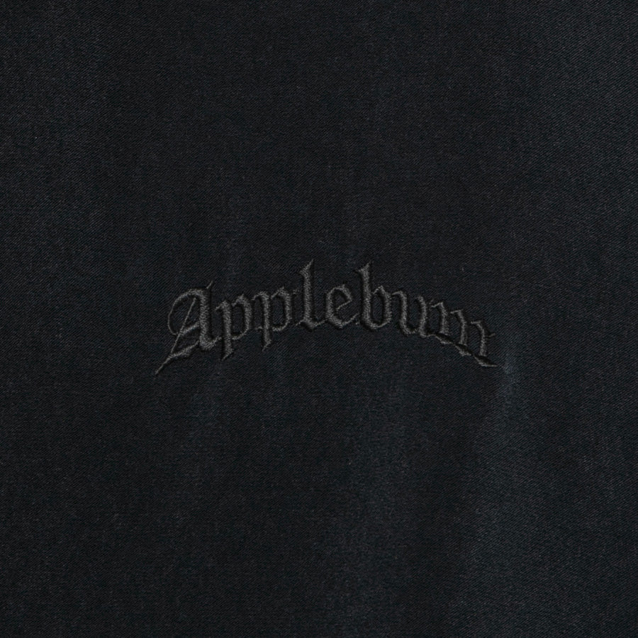 APPLEBUM ブラック ロゴ刺繍ディテール