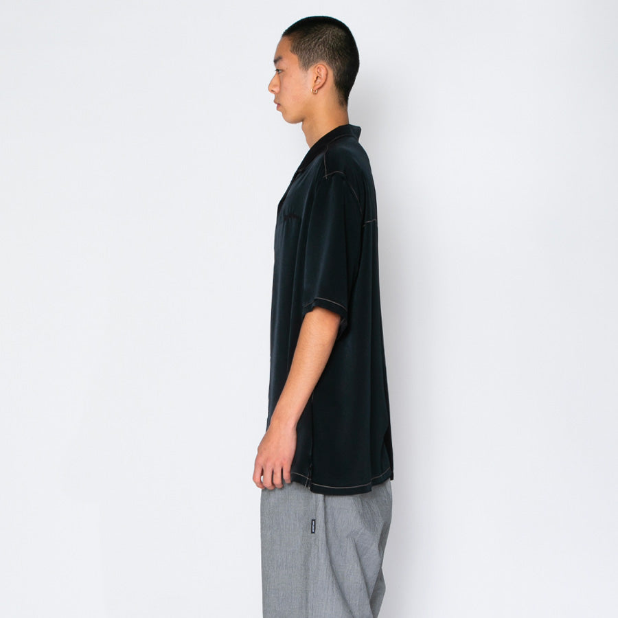 APPLEBUM ブラック 着用 左側面スタイル