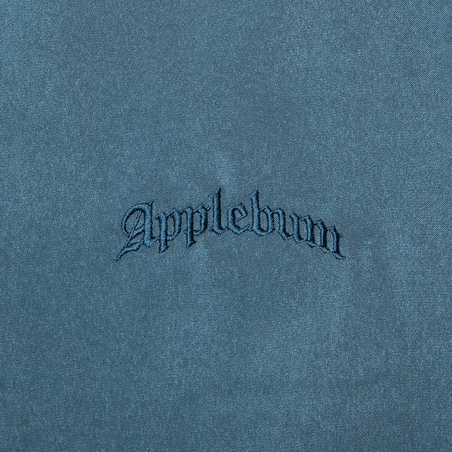 APPLEBUM ブルー ロゴ刺繍ディテール