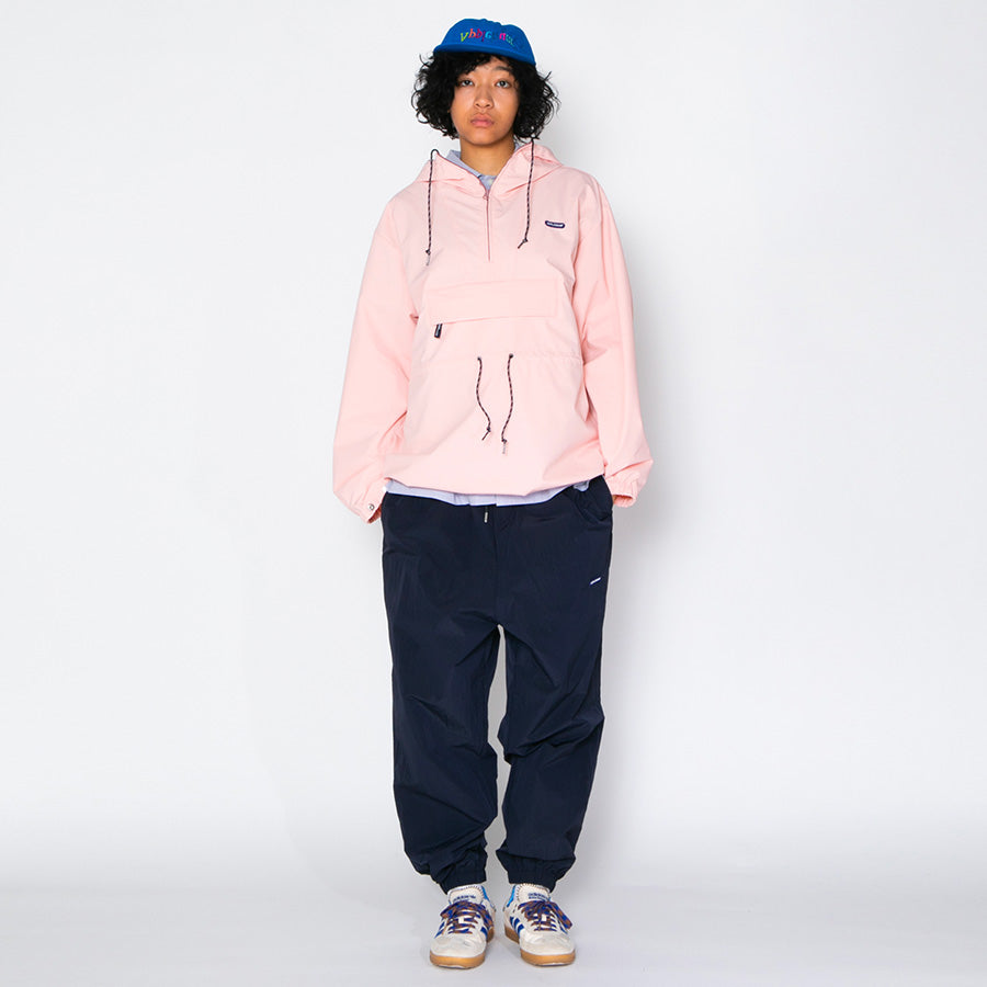 APPLEBUM アノラック レディース着用 全身 正面