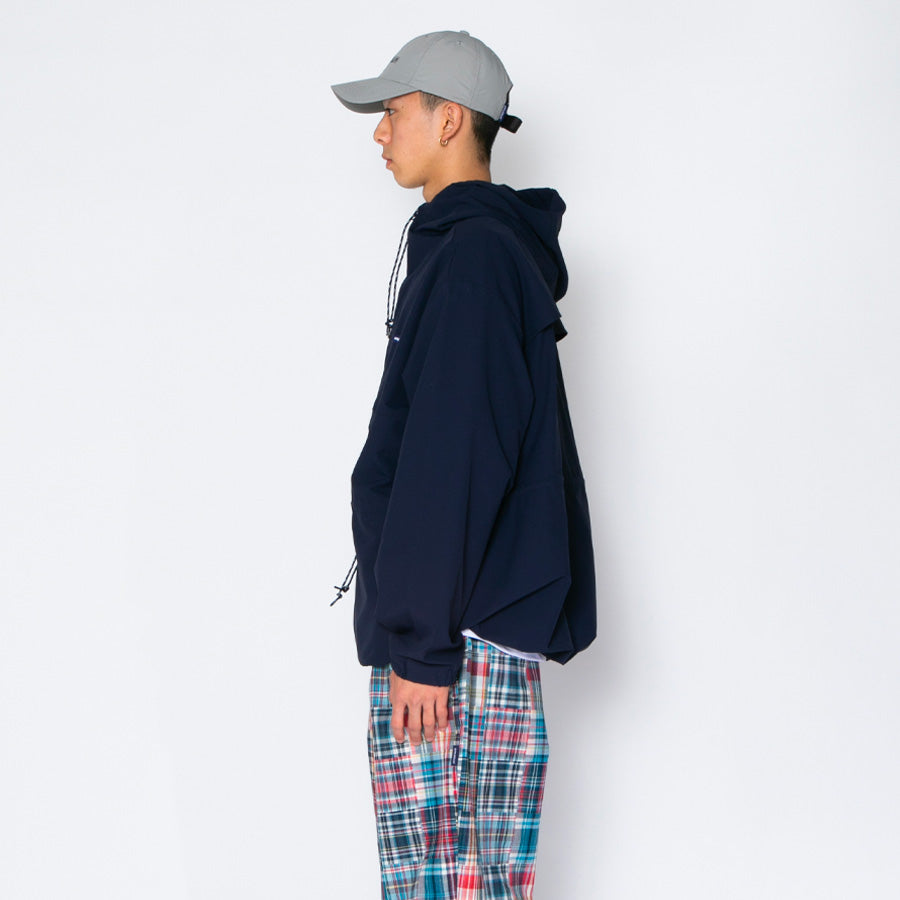 APPLEBUM アノラック ネイビー メンズ着用 上半身 左向き