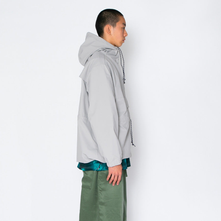 APPLEBUM アノラック グレー メンズ着用 上半身 右向き