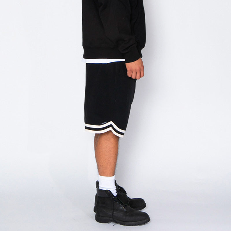 APPLEBUM Authentic Hoopers Shorts ブラック モデル着用 右側面スタイル