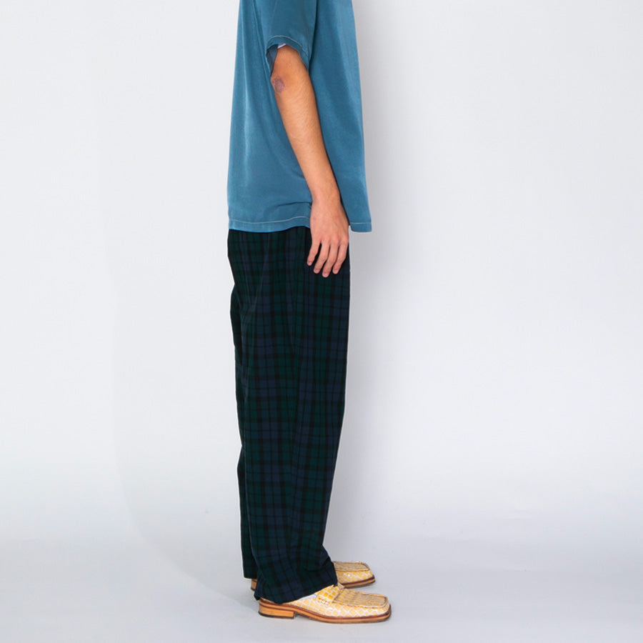 APPLEBUM Banshu Organic Wide Pants ブラックウォッチ 右側面着用