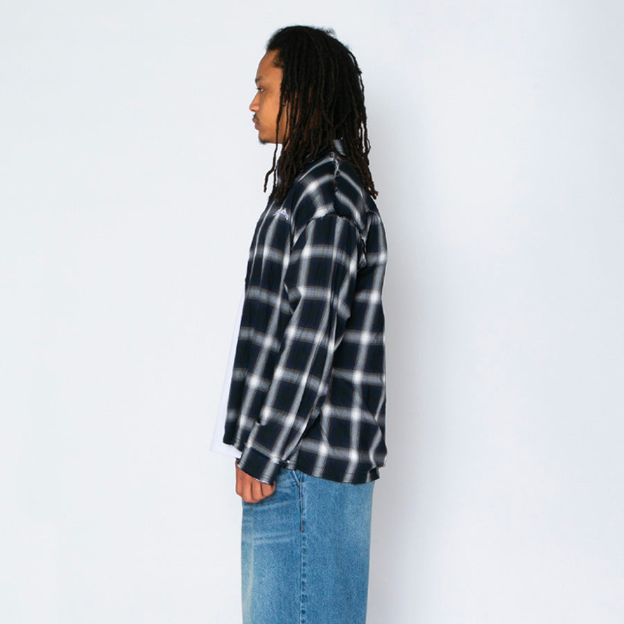APPLEBUM チェックシャツ 着用 左側面スタイル