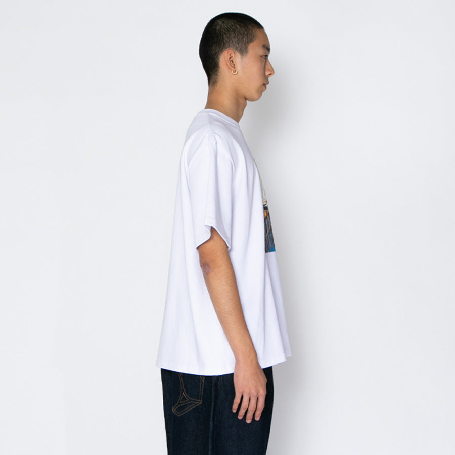 APPLEBUM Tシャツ ホワイト モデル着用 横向き