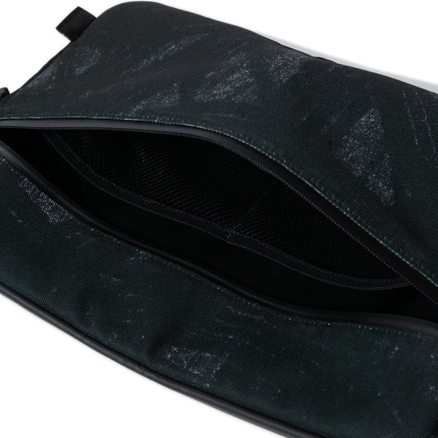 APPLEBUM Drift Marks PC Case 13inch 背面ポケット詳細