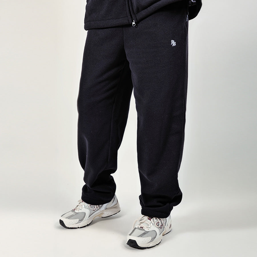 APPLEBUM FLEECE PANTS フリースパンツ ブラック モデル着用 下半身 正面 2520808