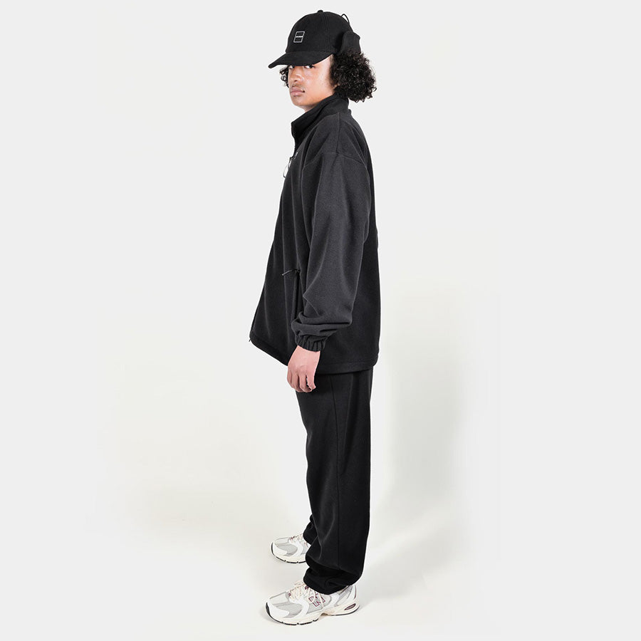 APPLEBUM FLEECE PANTS フリースパンツ ブラック モデル着用 セットアップ 横向き 2520808