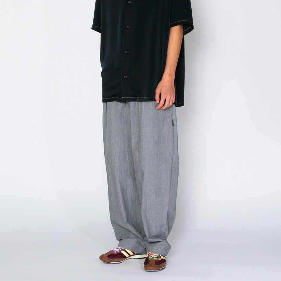 APPLEBUM Banshu Organic Wide Pants グレンチェック 左斜め着用