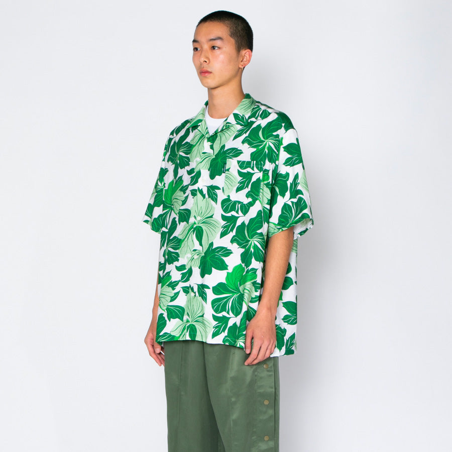 APPLEBUM Tropical Aloha グリーン モデル着用 左斜めスタイル