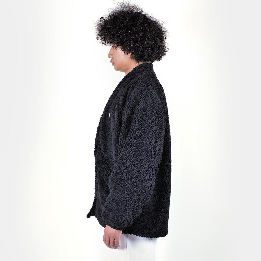 APPLEBUM ボアフリースジャケット ブラック 着用 左向き