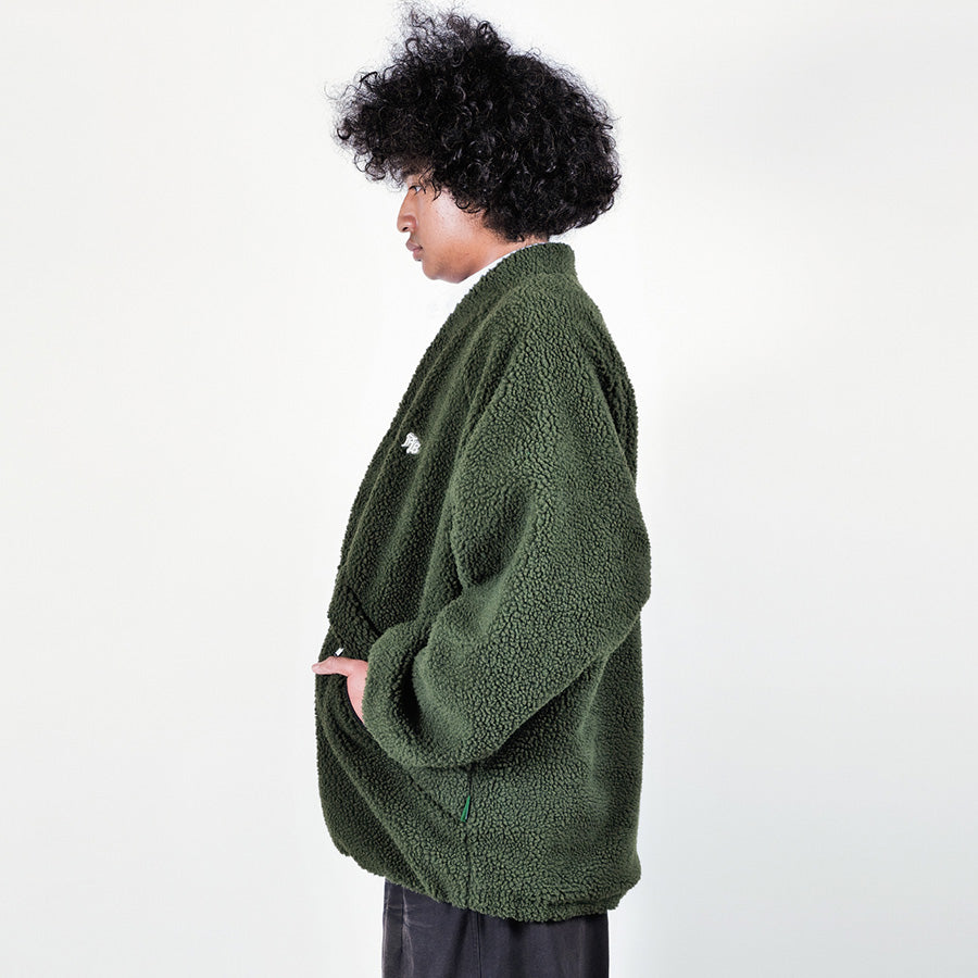 APPLEBUM ボアジャケット オリーブ 着用 左向き