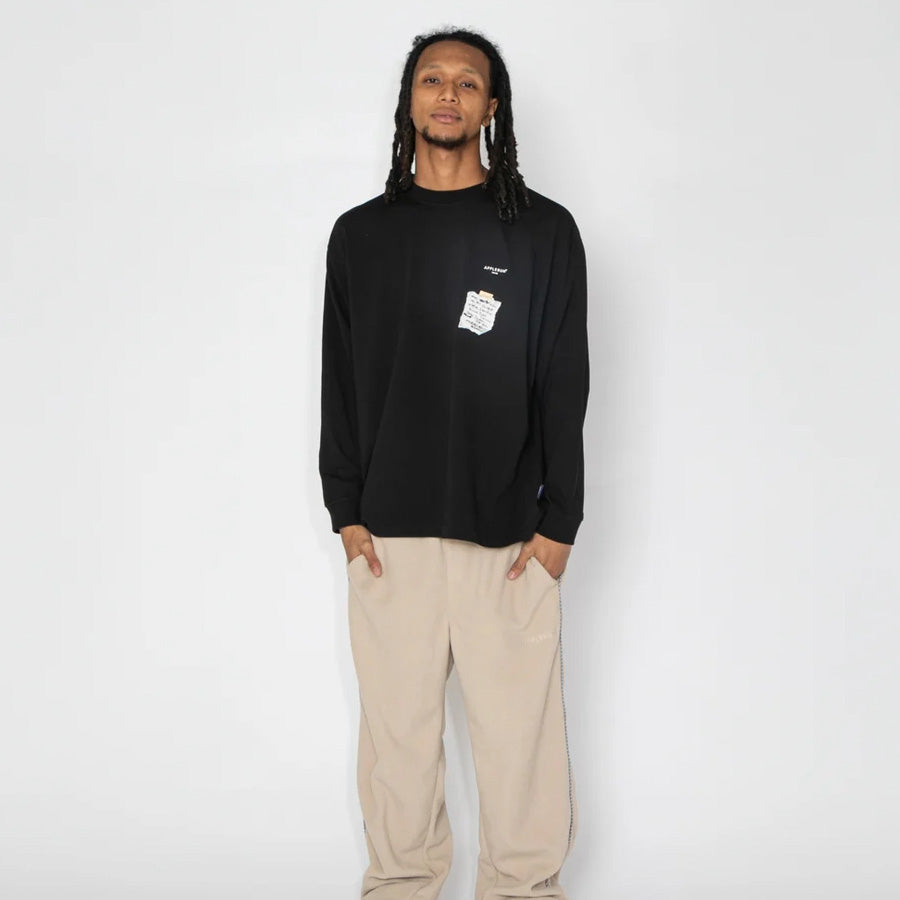 APPLEBUM LYRIC L/S T-SHIRT 長袖Tシャツ ブラック モデル着用 正面 2621108