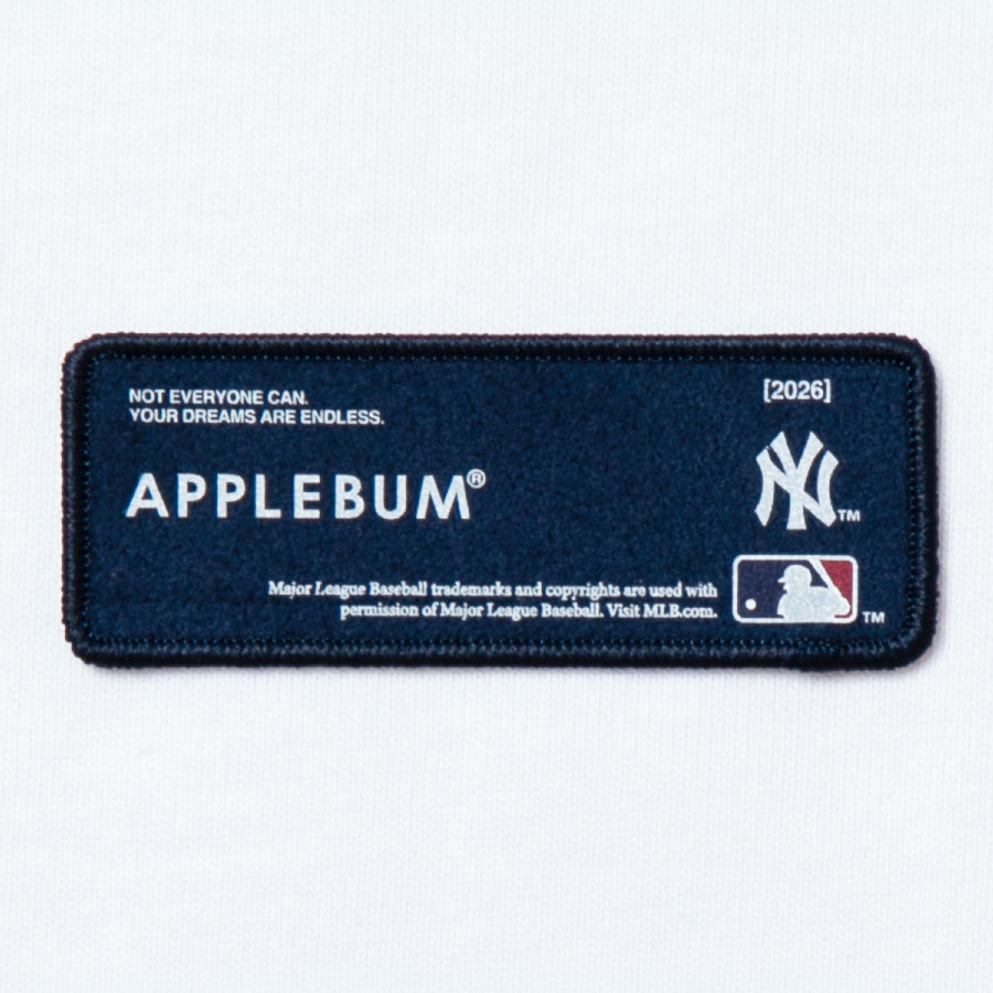 APPLEBUM NY YANKEES DYNASTY LOGO T-SHIRT ホワイト フロント左裾ワッペンロゴ詳細 ML2621104Y