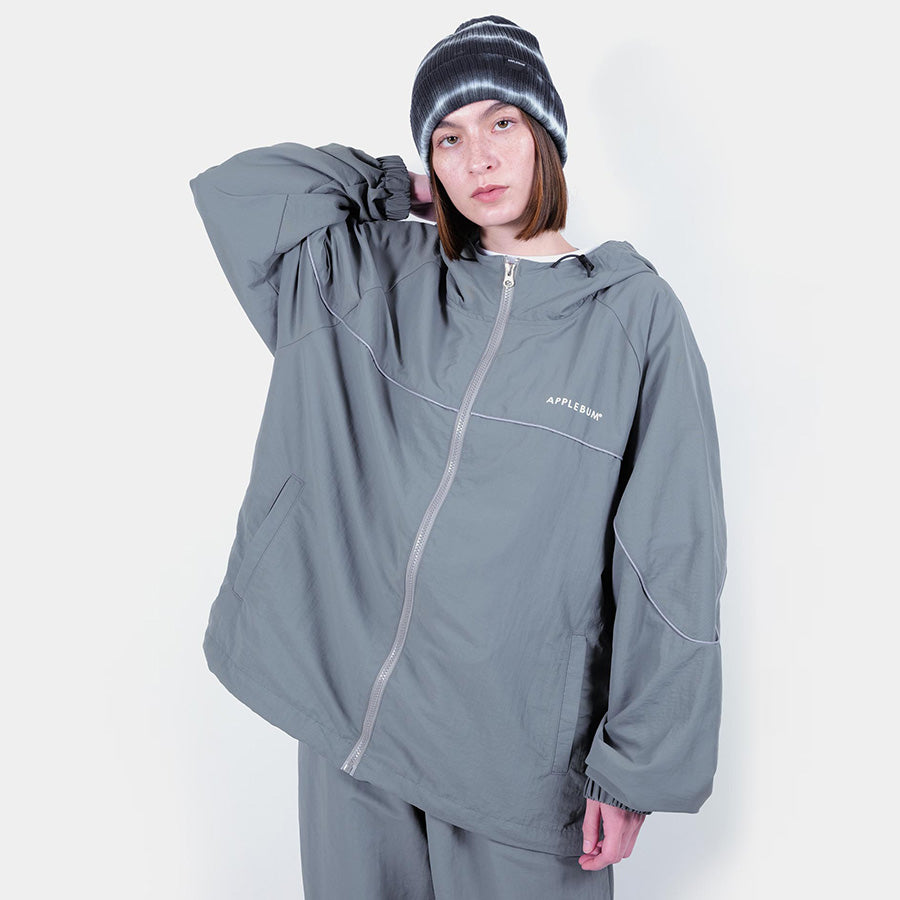 APPLEBUM Nylon Track Jacket グレー モデル着用 上半身 正面