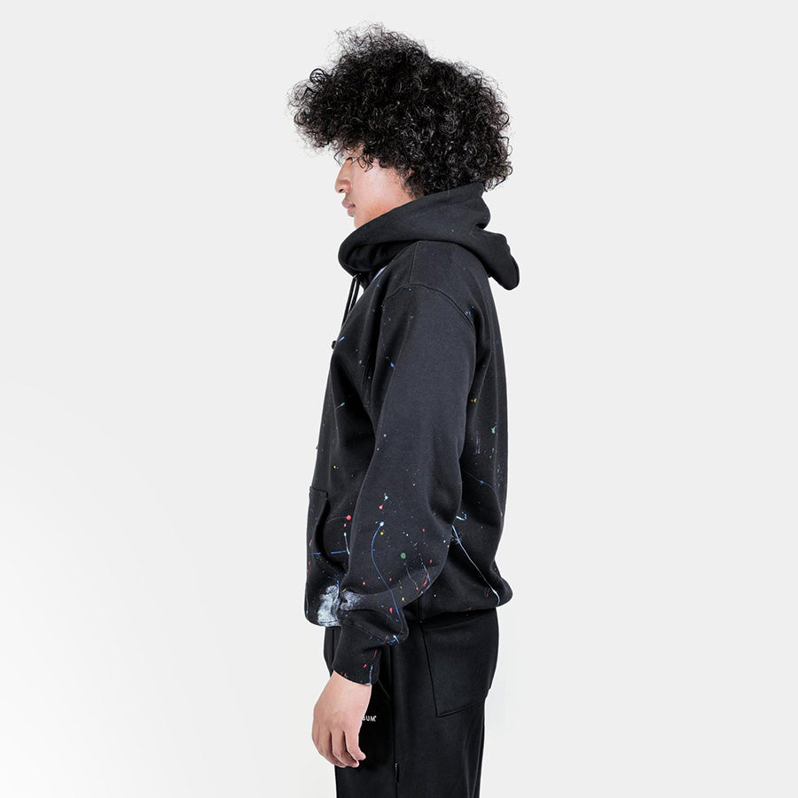 APPLEBUM ペイントパーカー ブラック 着用 左向き