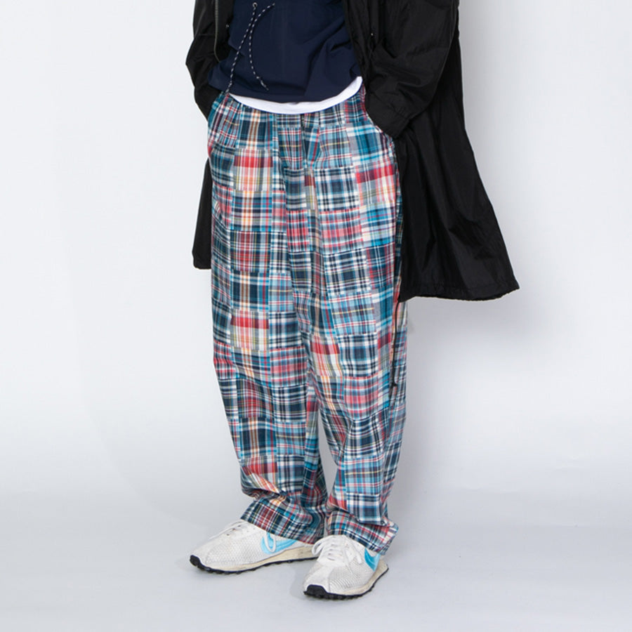 APPLEBUM ワイドパンツ モデル着用 左斜め