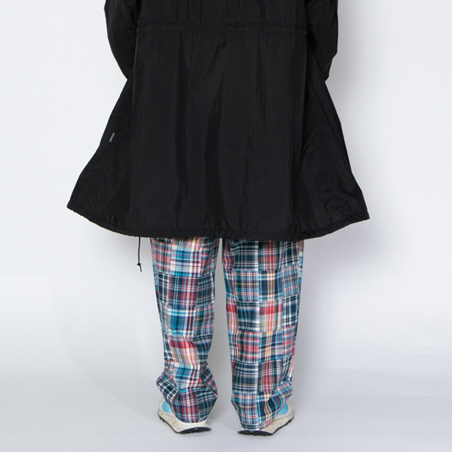 APPLEBUM ワイドパンツ モデル着用 背面