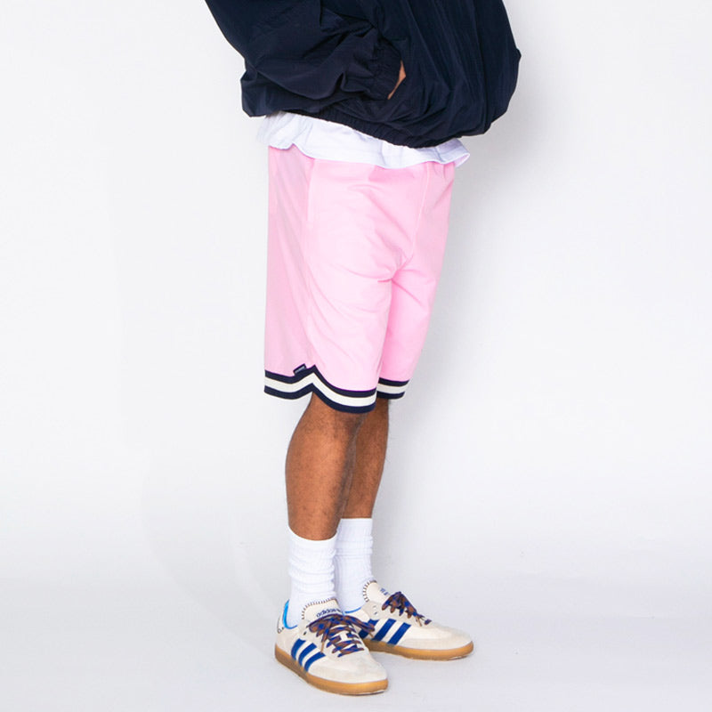 APPLEBUM Authentic Hoopers Shorts ピンク モデル着用 右斜めスタイル