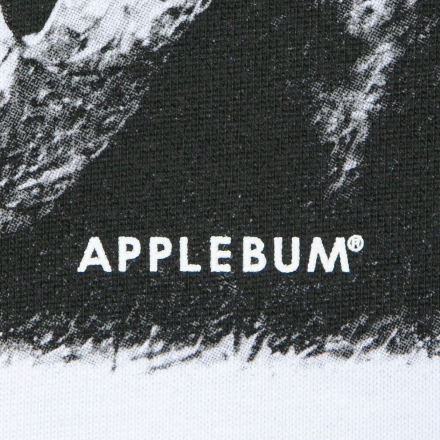 APPLEBUM（アップルバム）P.L.O. STYLE T-SHIRT ホワイト フロント下部プリント詳細 HS2611102